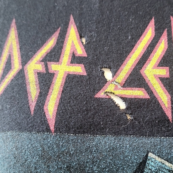 3/$30 VINTAGE Def Leppard Pyromania Crop Top - Picture 2 of 2